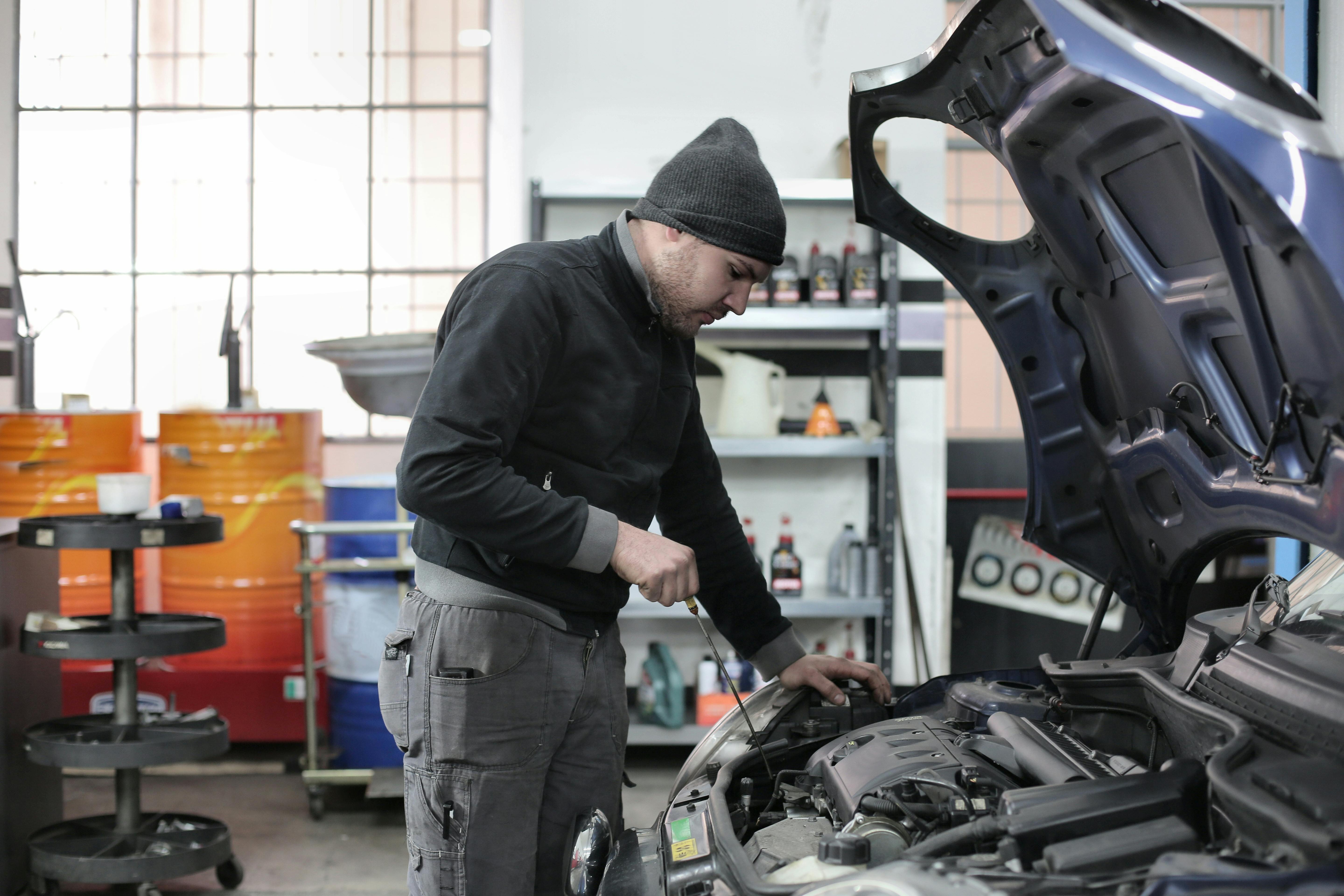 Pièces auto d'occasion : 5 idées reçues qui vous coûtent cher